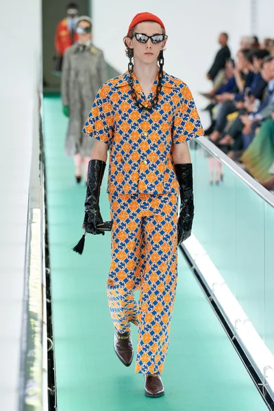 Look 77